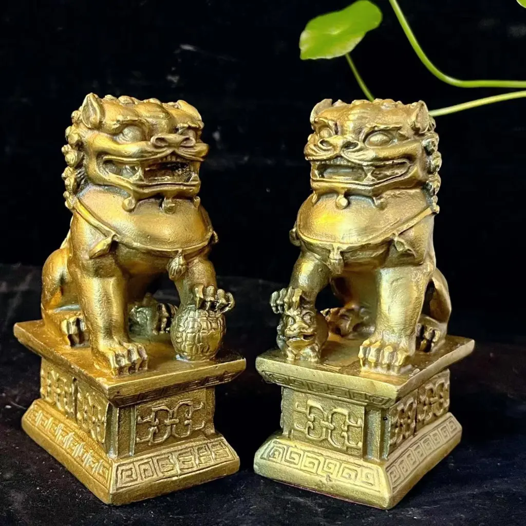 風水客廳擺件：一對銅製北京獅（鎮宅招財）